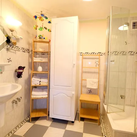 Landjaegerhaus Am Suedstrand - 1 + 3 דירה *