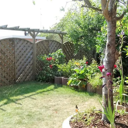 Landjaegerhaus Am Suedstrand - 1 + 3 דירה